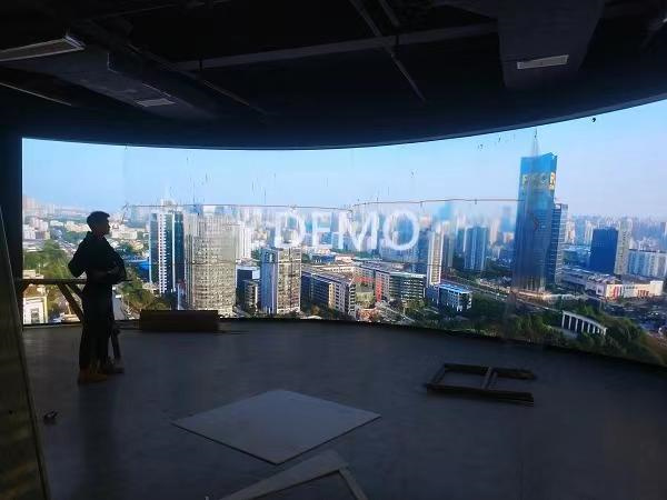 重庆长安福特汽车工业展厅P2弧形对开门高清显示屏